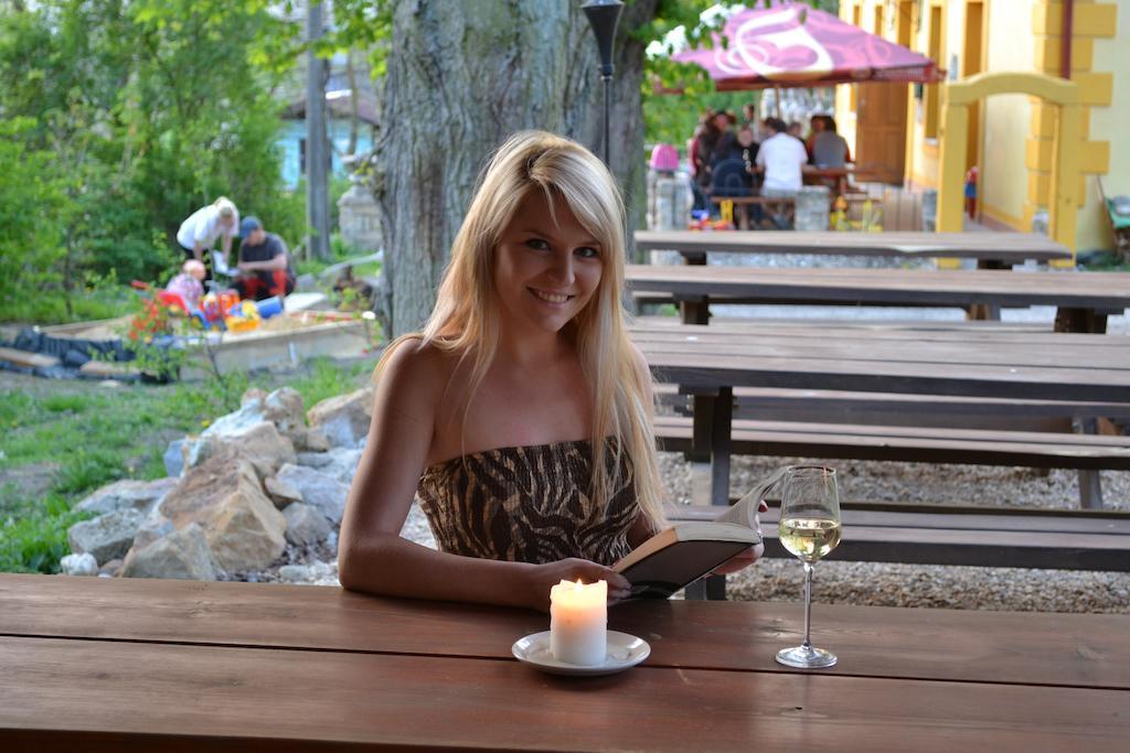 U Zlate Brany Cesky Raj Wellness Hotel Libun Exterior photo